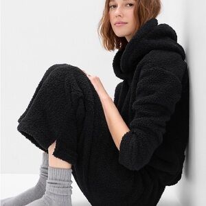 GAP Sherpa Pants Size XS Black Cozy Lounge Pants 100% Polyester Fleece Soft